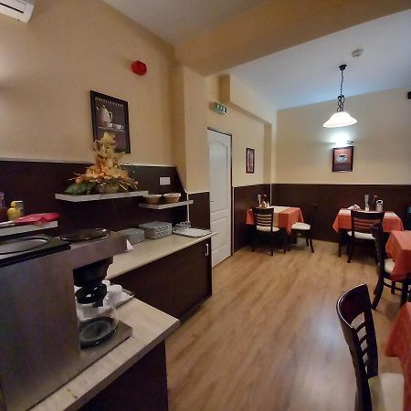 Kata Panzio Hotel Oroszlany Ngoại thất bức ảnh