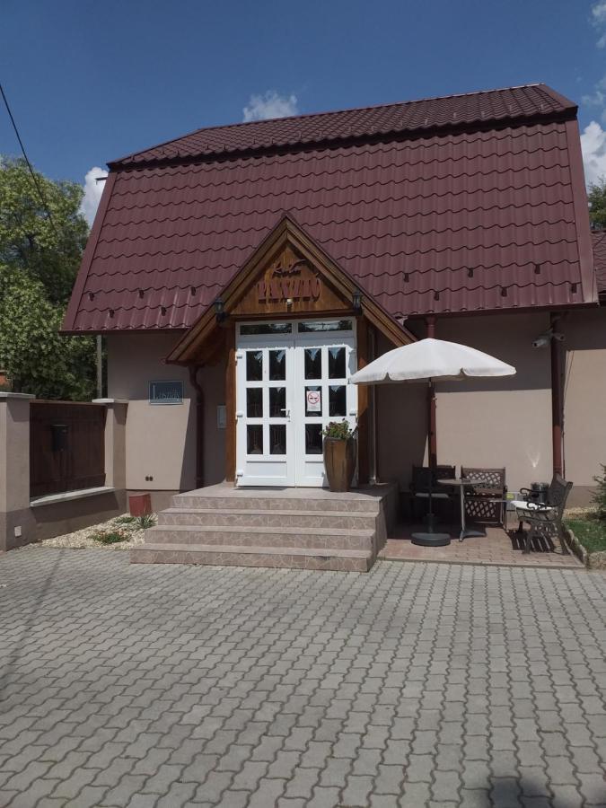 Kata Panzio Hotel Oroszlany Ngoại thất bức ảnh