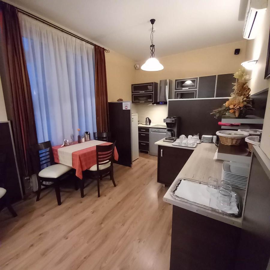 Kata Panzio Hotel Oroszlany Ngoại thất bức ảnh