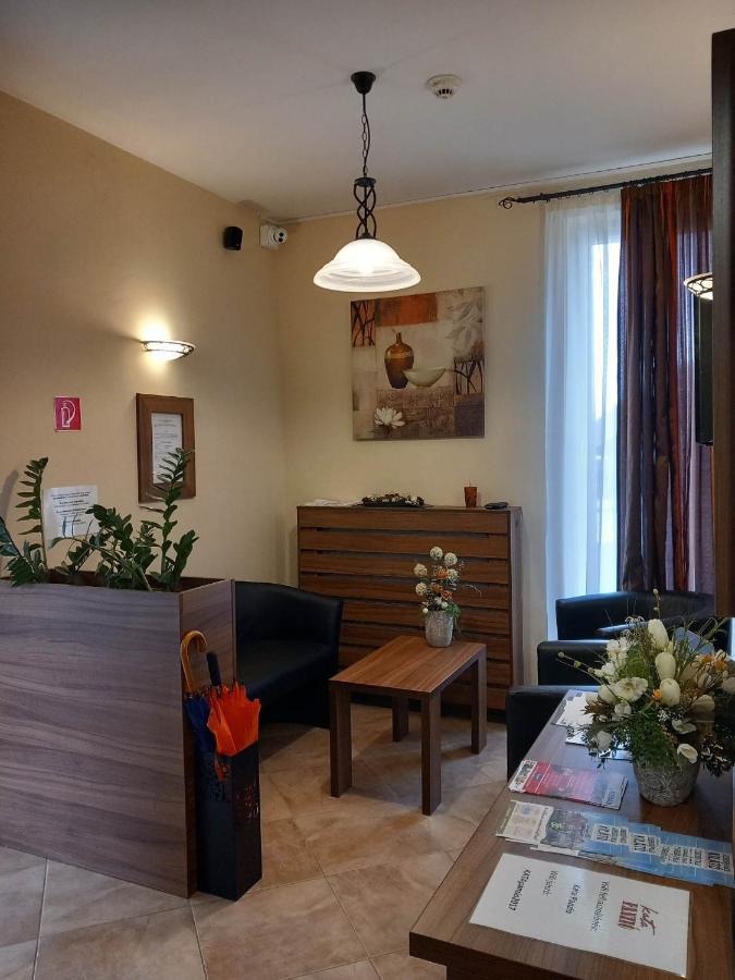 Kata Panzio Hotel Oroszlany Ngoại thất bức ảnh