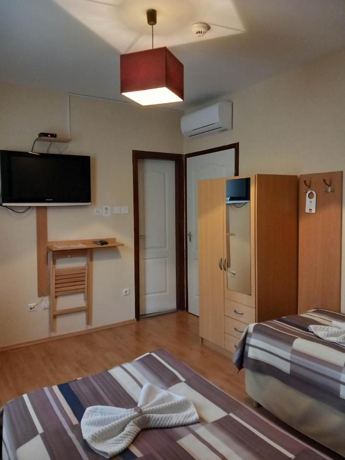 Kata Panzio Hotel Oroszlany Ngoại thất bức ảnh