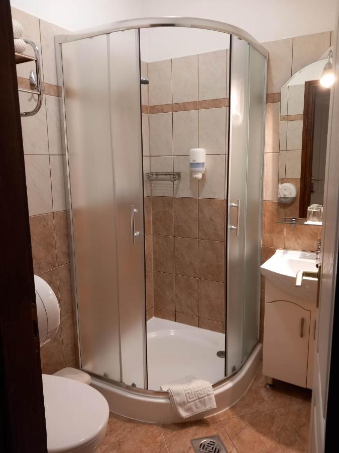 Kata Panzio Hotel Oroszlany Ngoại thất bức ảnh