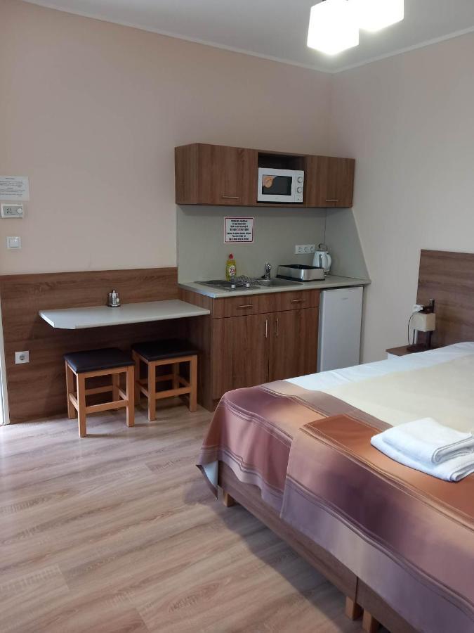 Kata Panzio Hotel Oroszlany Ngoại thất bức ảnh