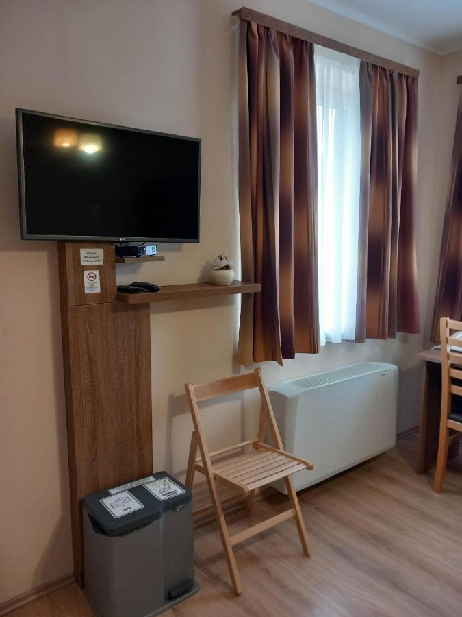 Kata Panzio Hotel Oroszlany Ngoại thất bức ảnh