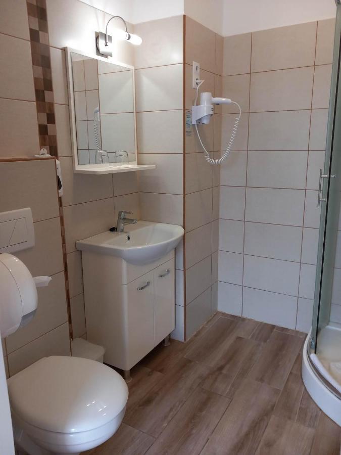 Kata Panzio Hotel Oroszlany Ngoại thất bức ảnh
